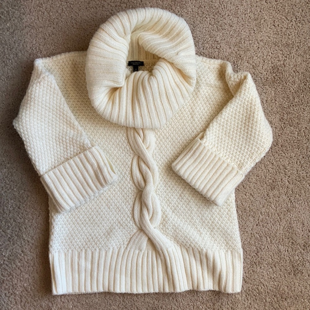 Cream sweater with cropped sleeves